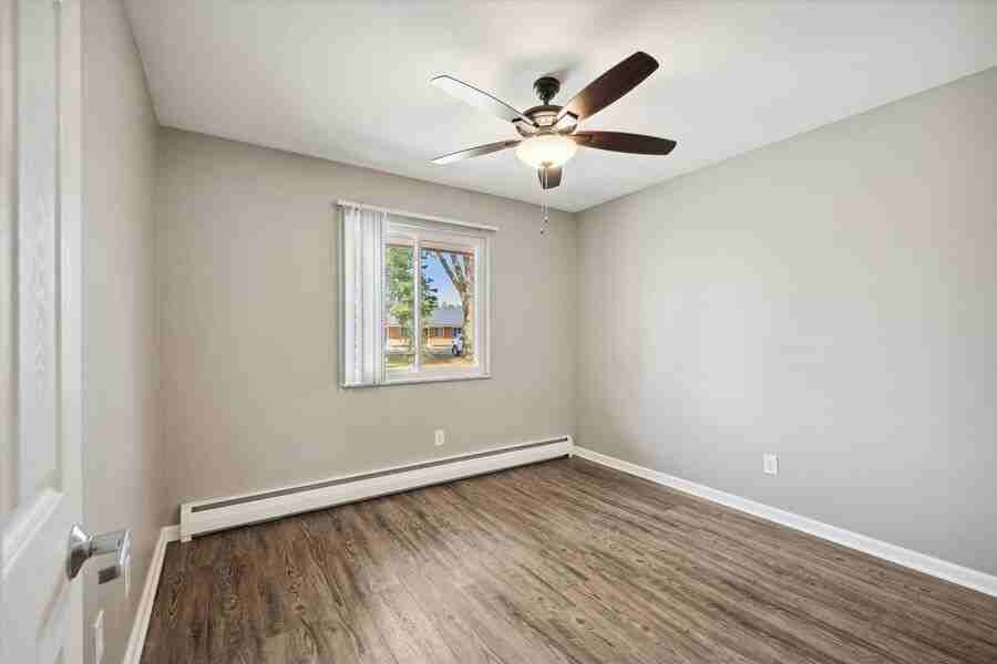 4101 Harvest Ln - Photo 3 of 11