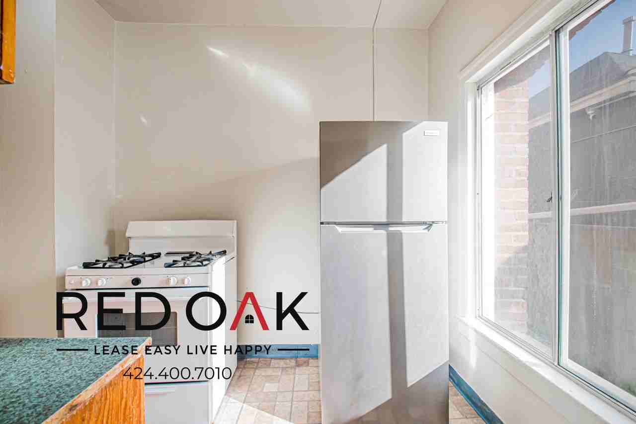 1243 S Mariposa Ave - Photo 2 of 11