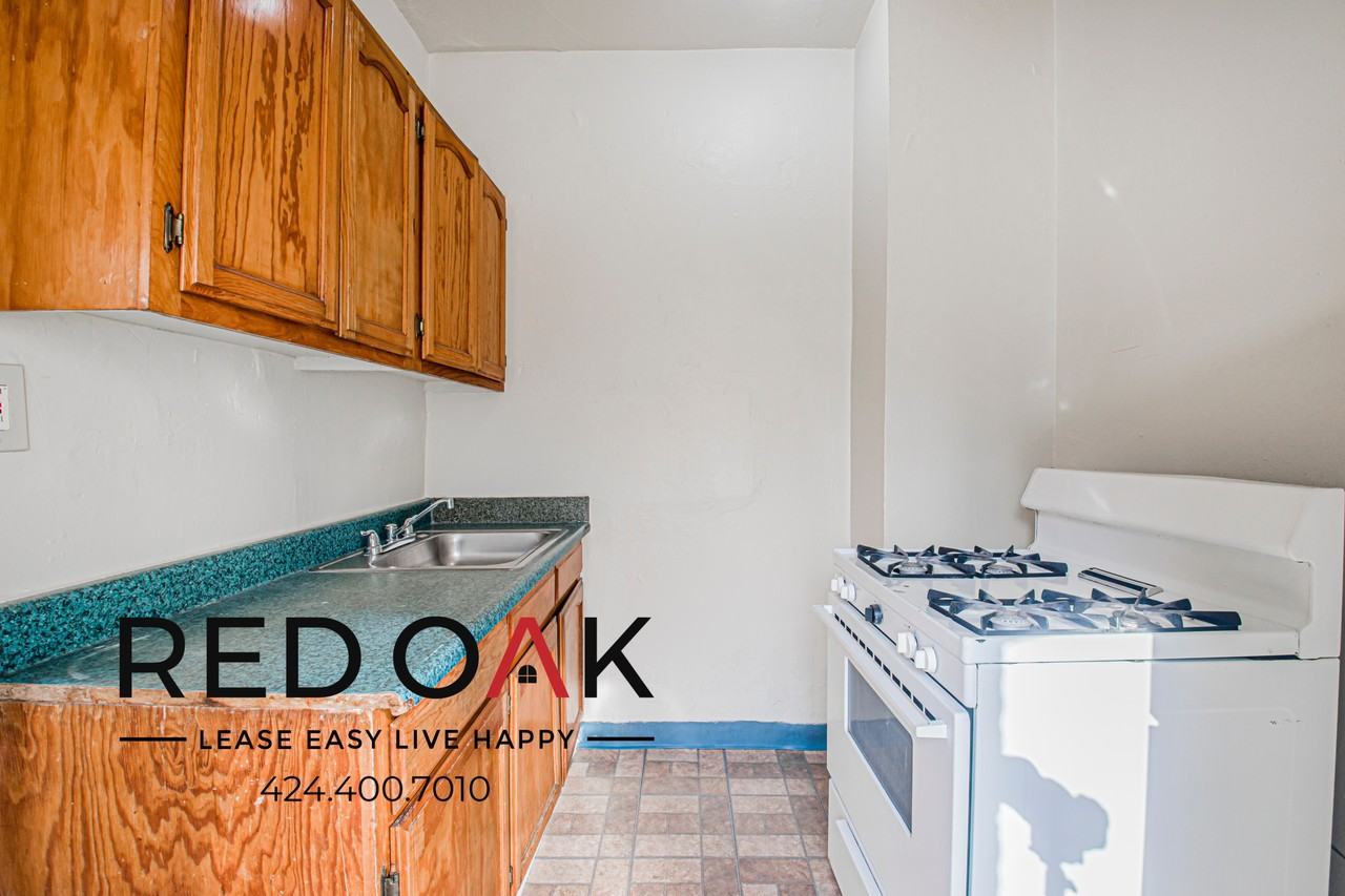 1243 S Mariposa Ave - Photo 5 of 11