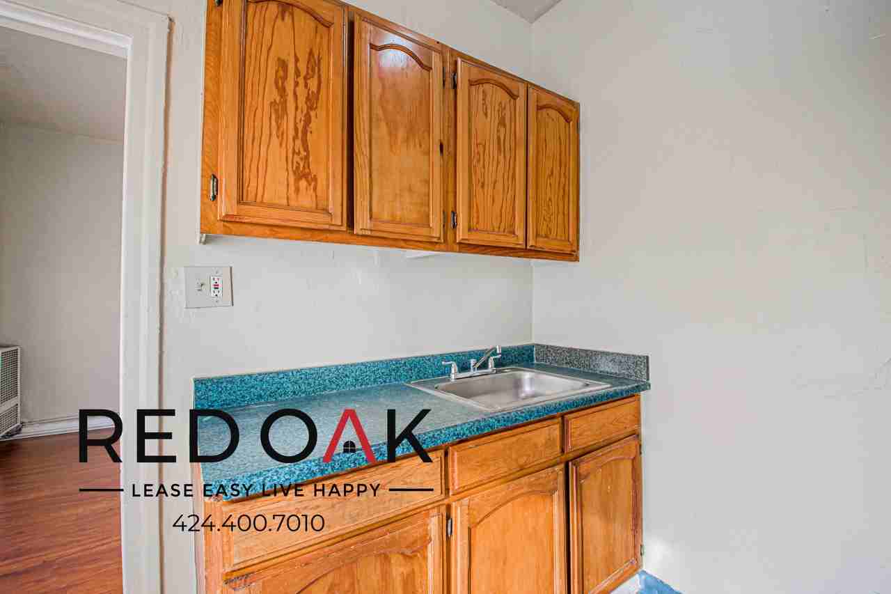 1243 S Mariposa Ave - Photo 6 of 11