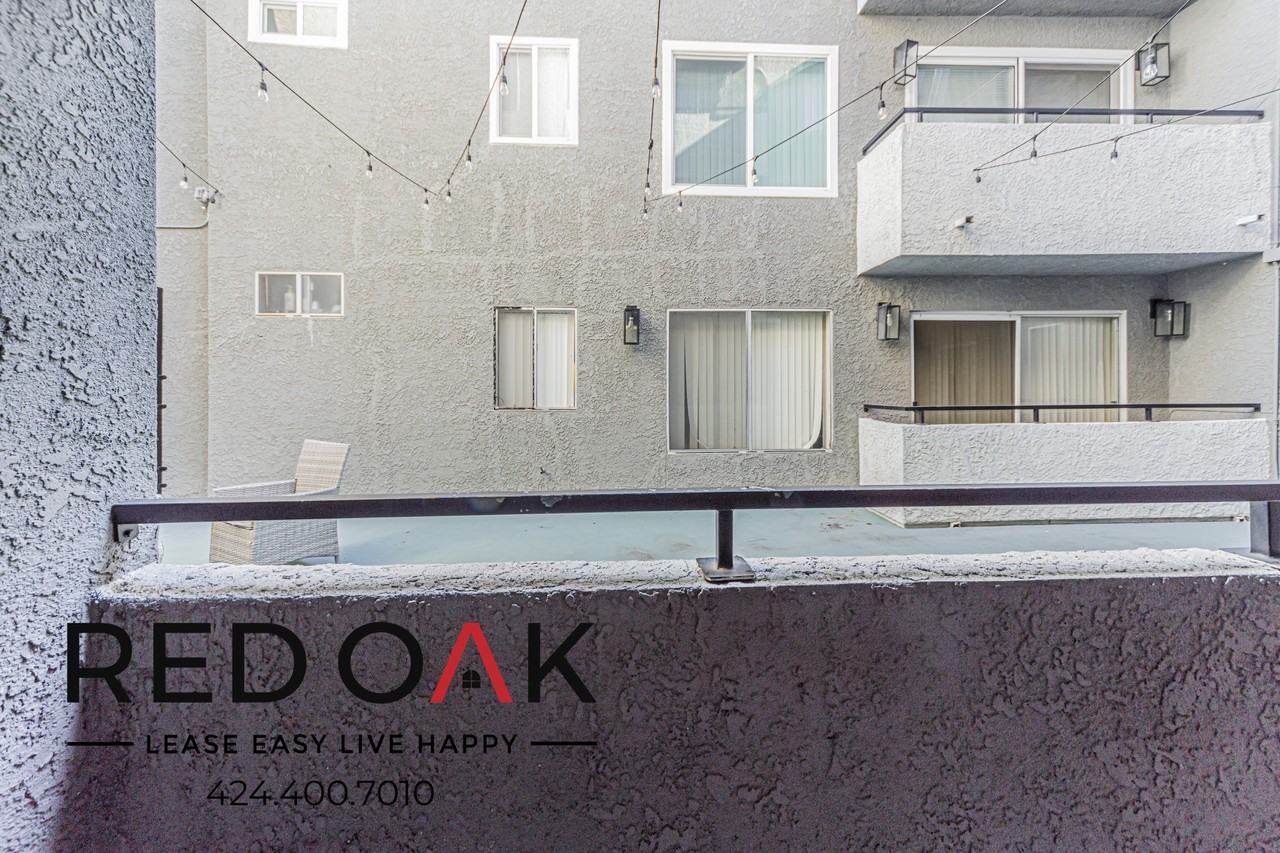 11817 Victory Blvd - Photo 4 of 18