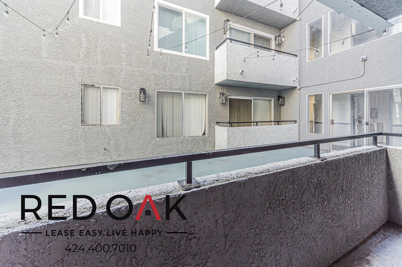 11817 Victory Blvd - Photo 5 of 18