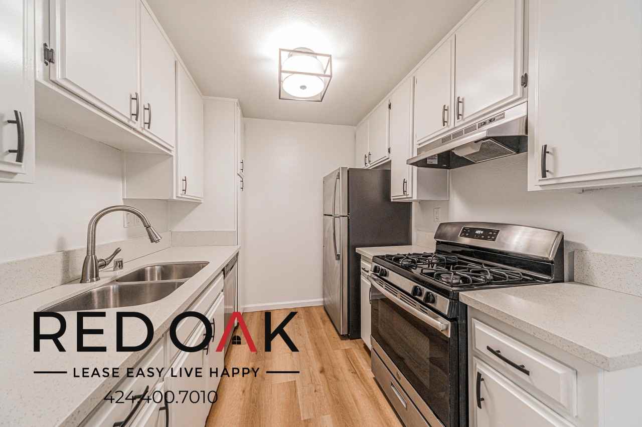 11817 Victory Blvd - Photo 6 of 18