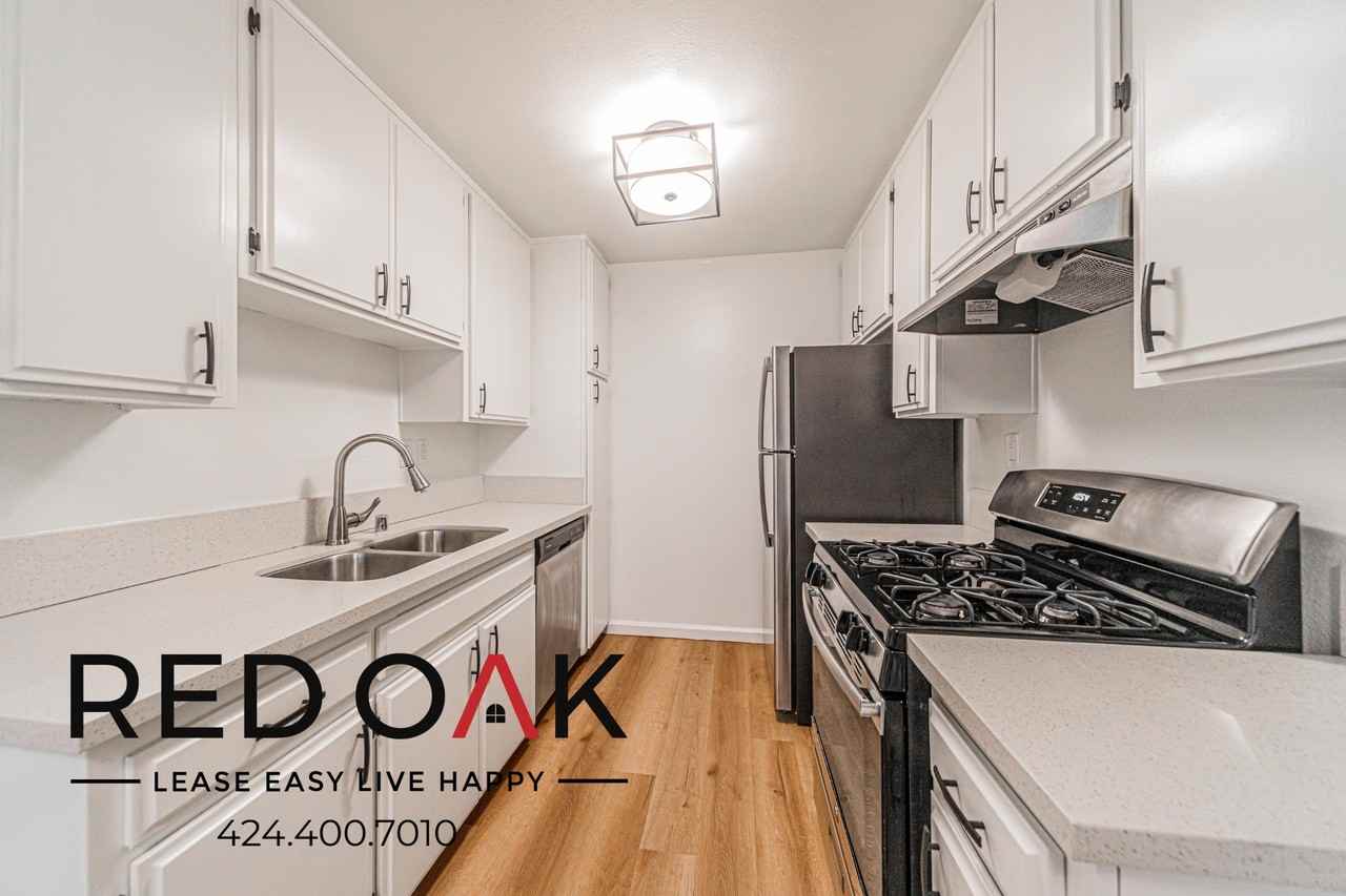 11817 Victory Blvd - Photo 7 of 18