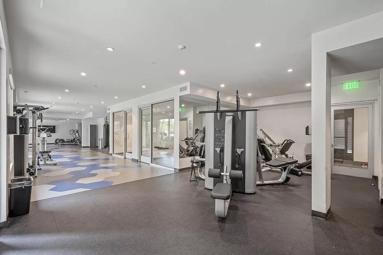 8820 Belford Ave - Photo 7 of 33