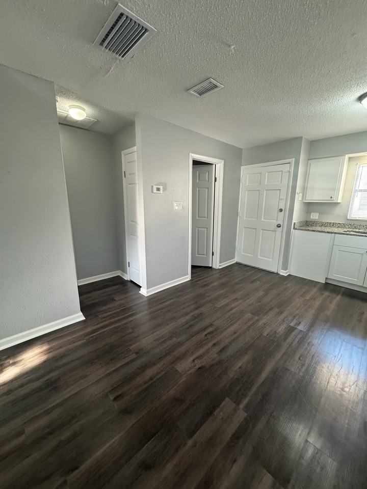 The Hudson Commons - Photo 2 of 11