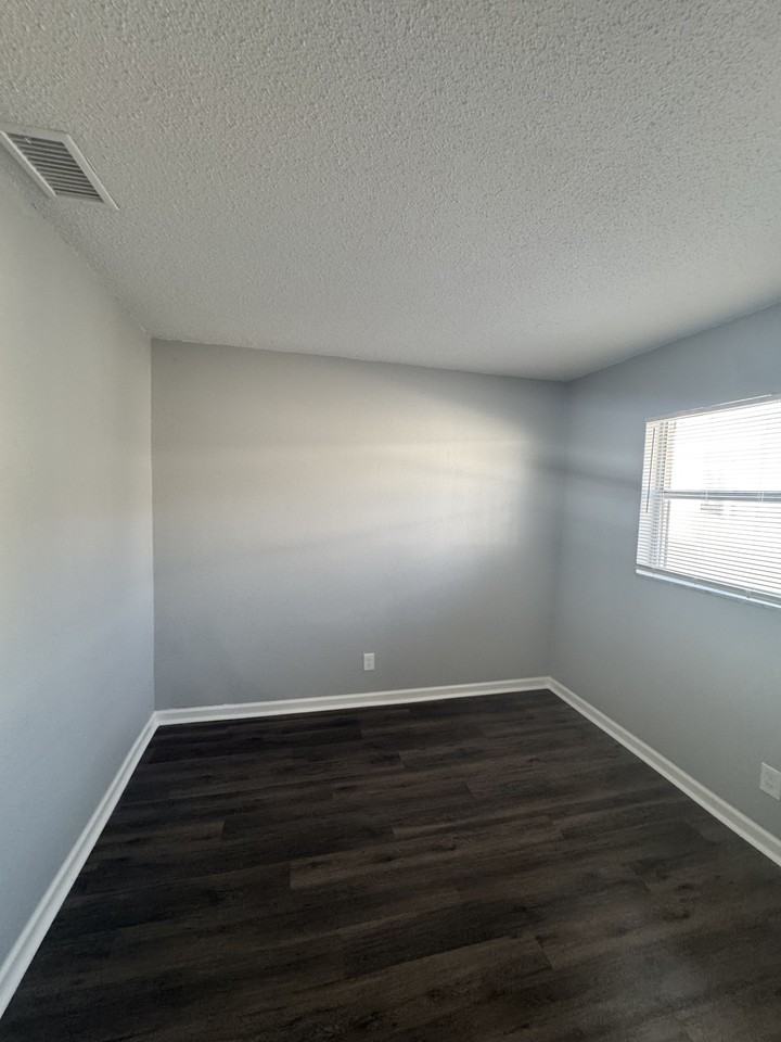 The Hudson Commons - Photo 7 of 11