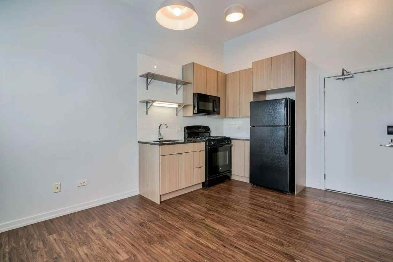 5051 N Kenmore Ave - Photo 2 of 38