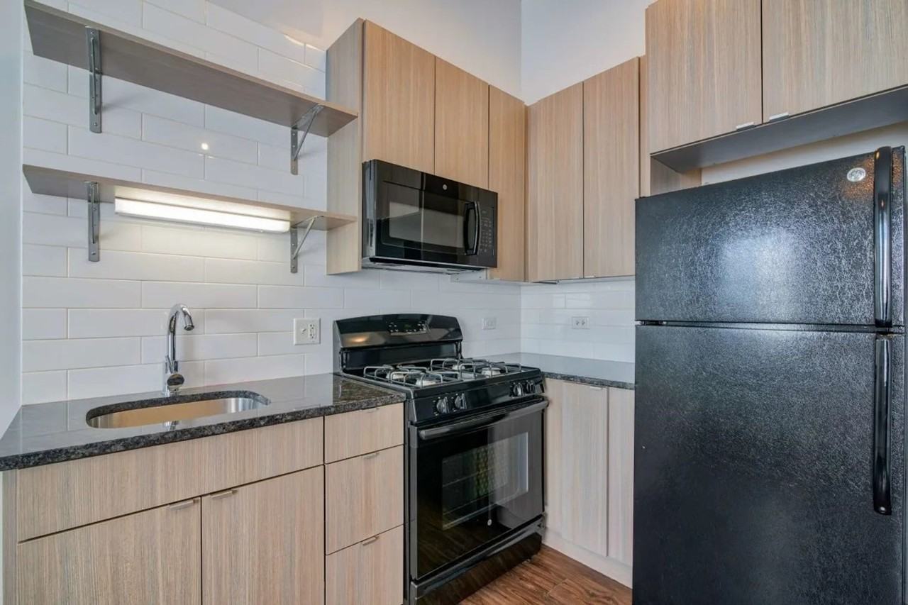 5051 N Kenmore Ave - Photo 3 of 38