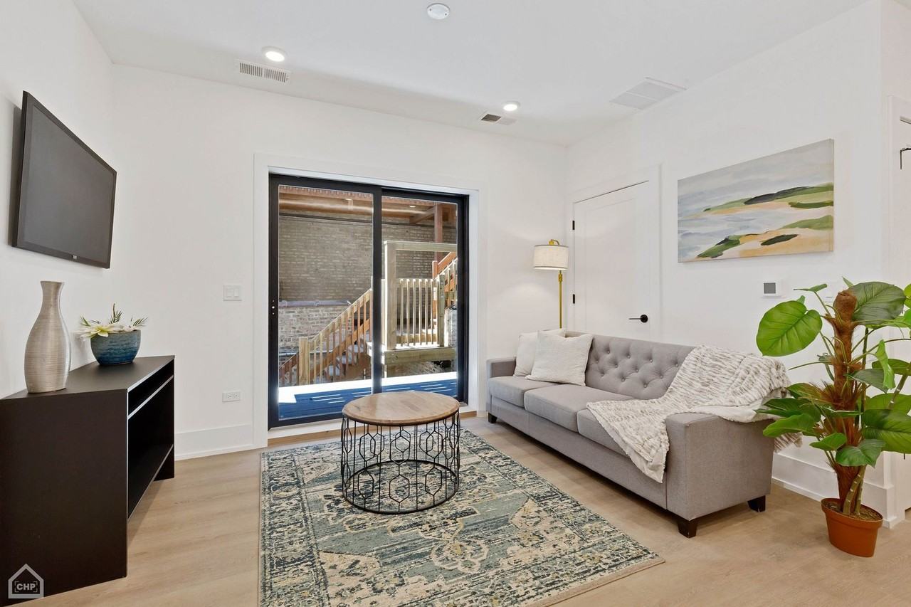 1613 W Belmont Ave, Chicago, IL - Photo 2 of 21