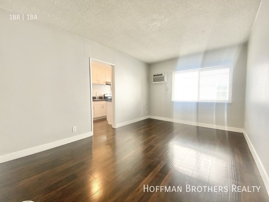 5555 Carlton Way Property - Photo 3 of 24