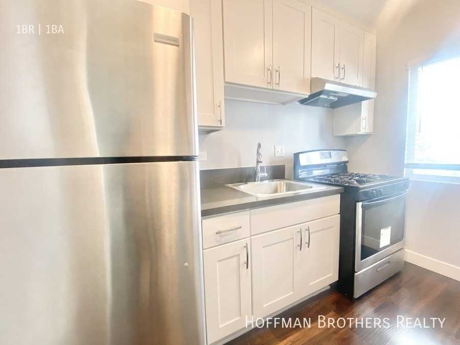 5555 Carlton Way Property - Photo 4 of 24