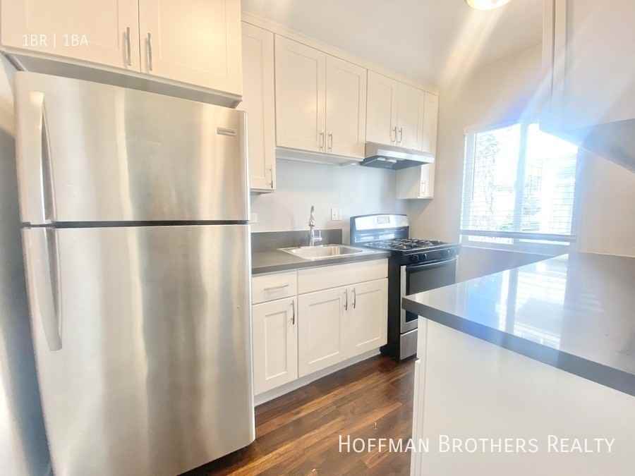 5555 Carlton Way Property - Photo 5 of 24