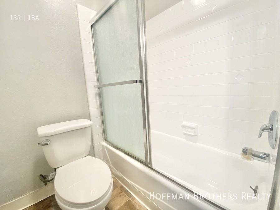 5555 Carlton Way Property - Photo 7 of 24