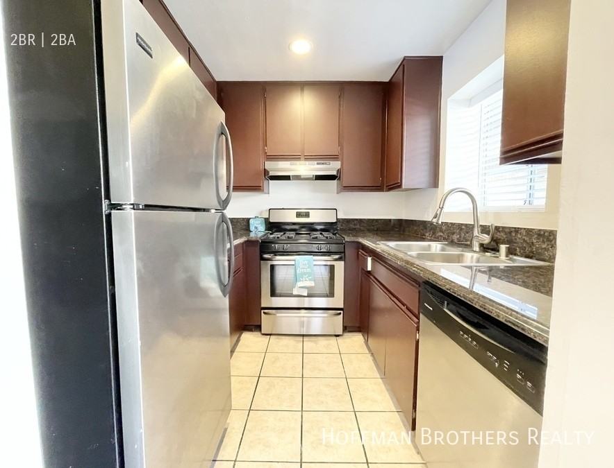 8722 Burton Way Property - Photo 4 of 6