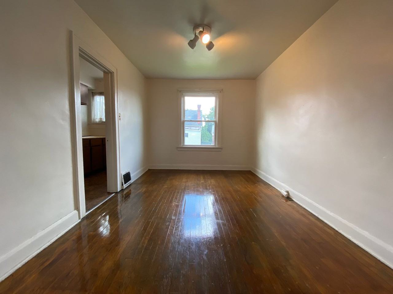 245 Halket Pl - Photo 3 of 7