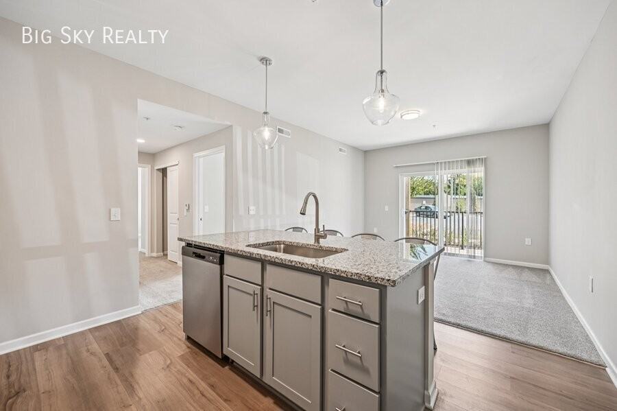 The Everett Apartments - Photo 5 of 50