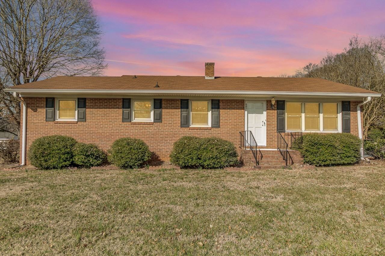 601 N Main St - Photo 2 of 21