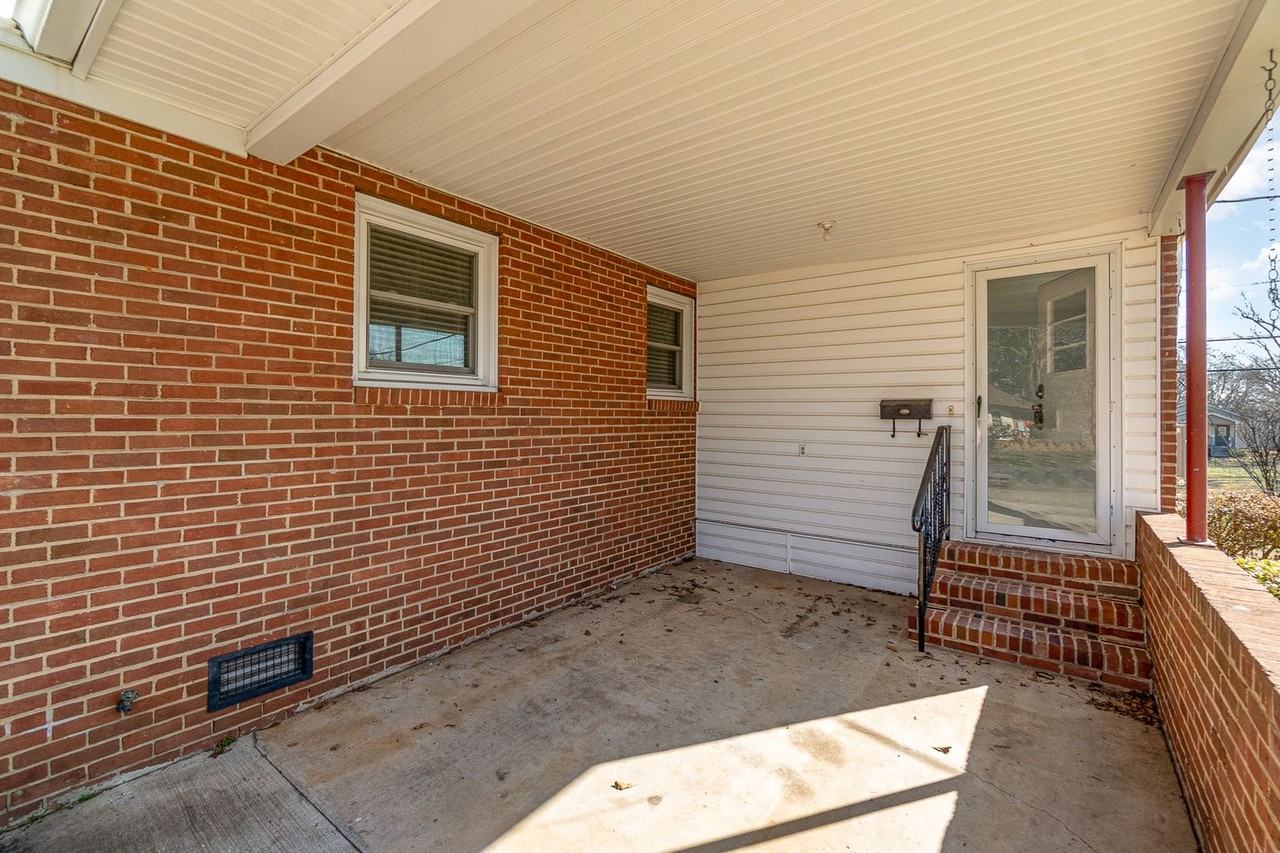 601 N Main St - Photo 5 of 21