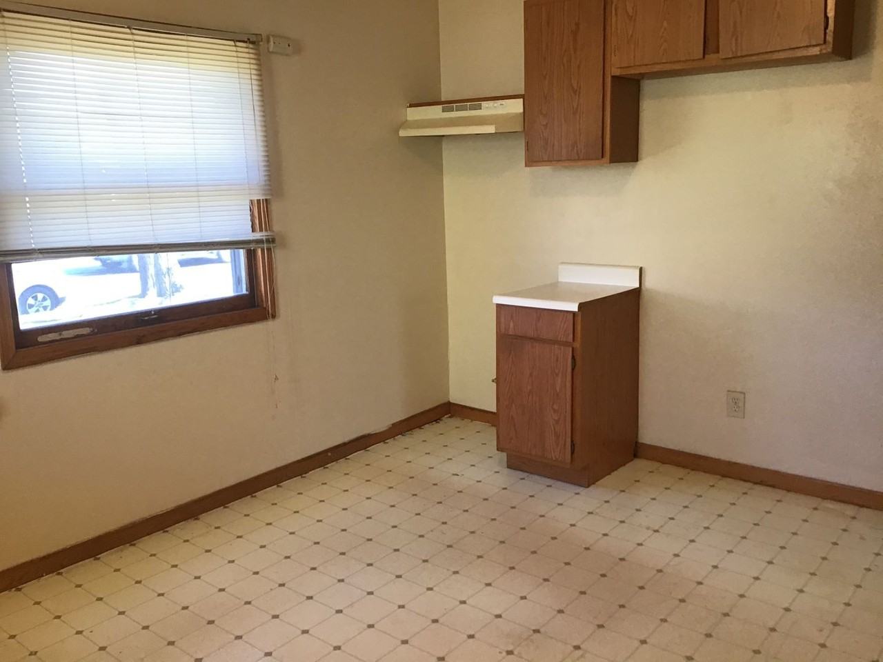 4469 N Sherman Blvd - Photo 5 of 10