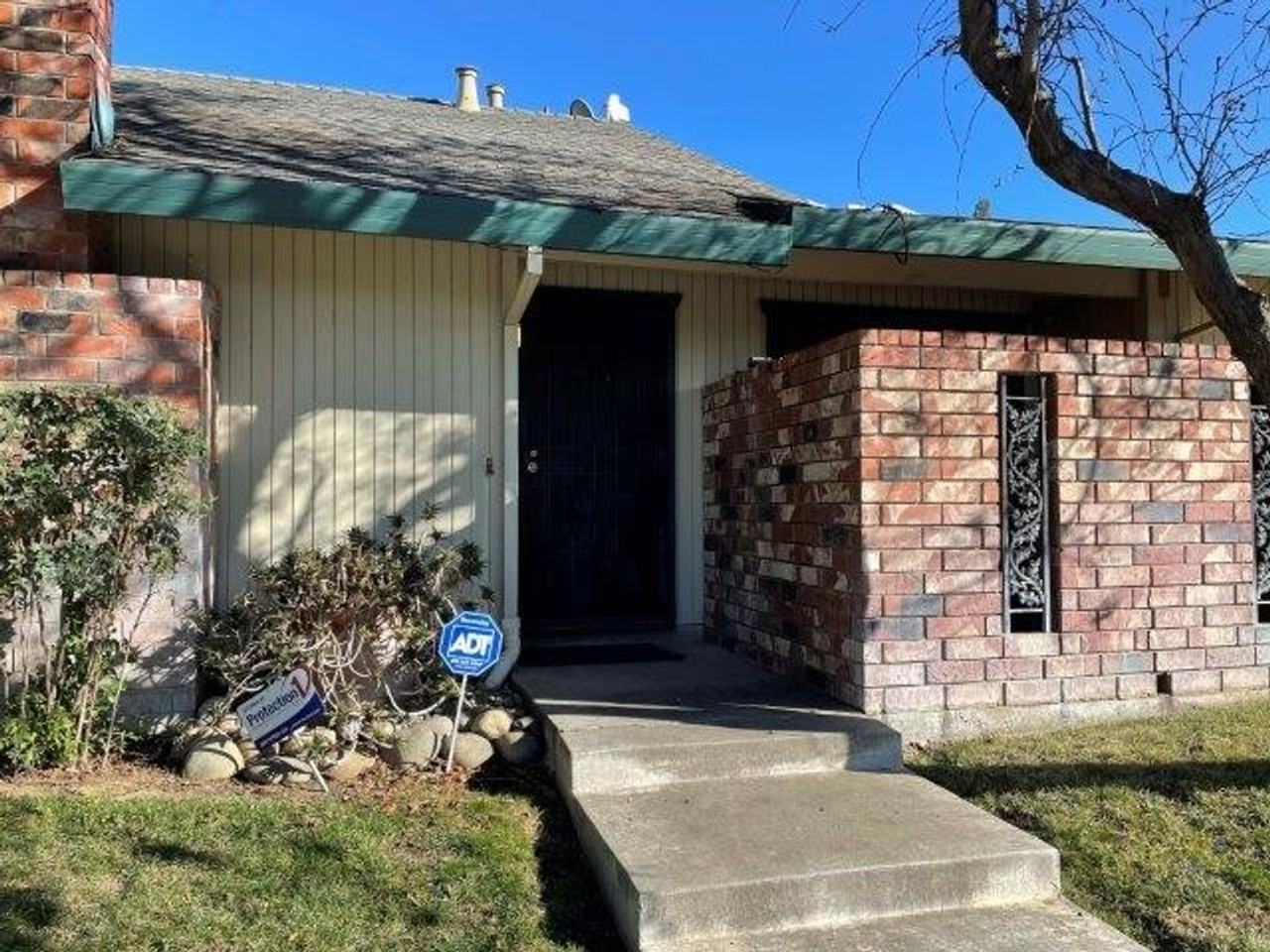 879 Fordham Dr - Photo 2 of 20