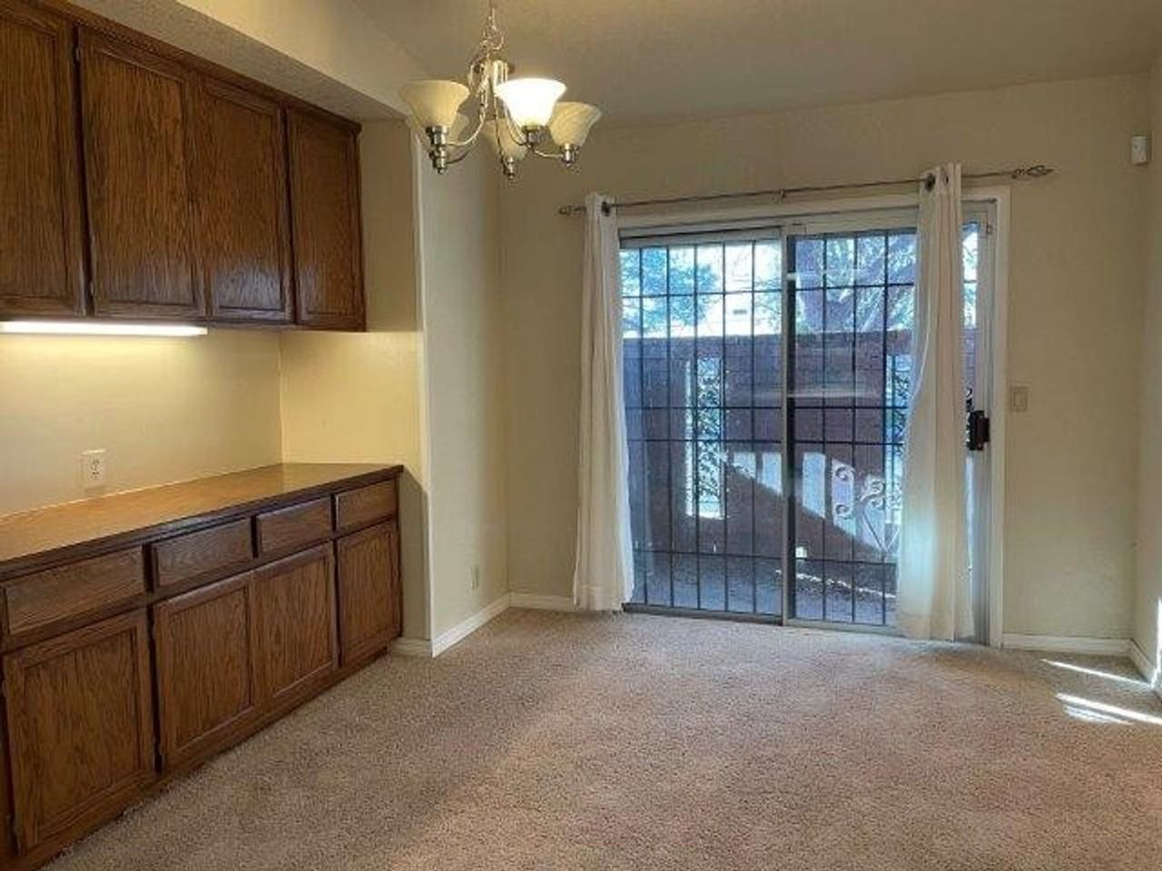 879 Fordham Dr - Photo 5 of 20