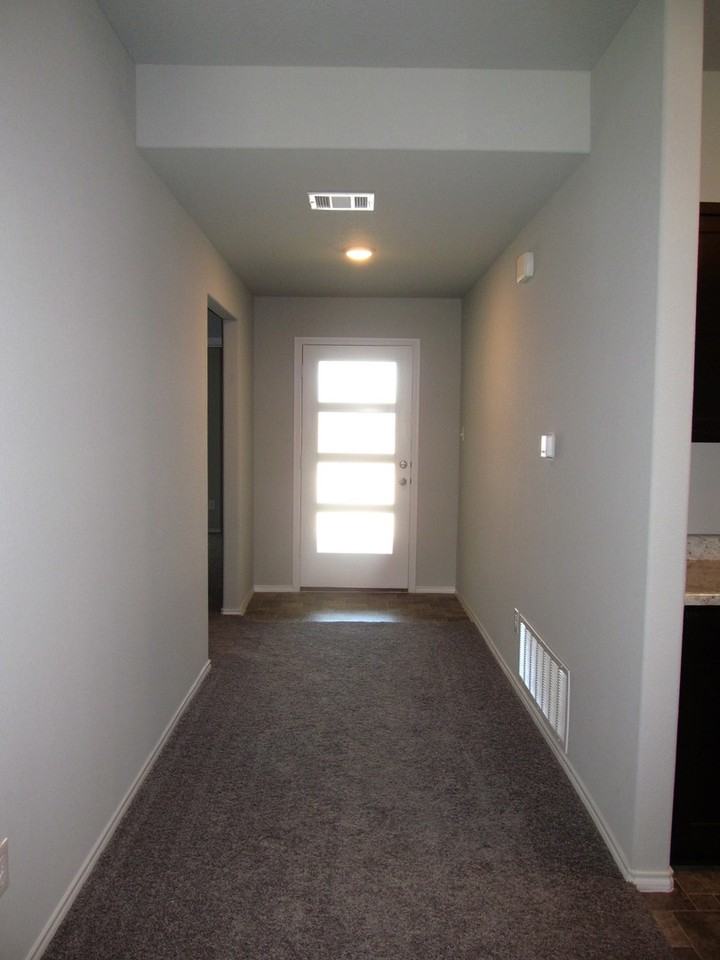 2524 Elk Creek St - Photo 2 of 17