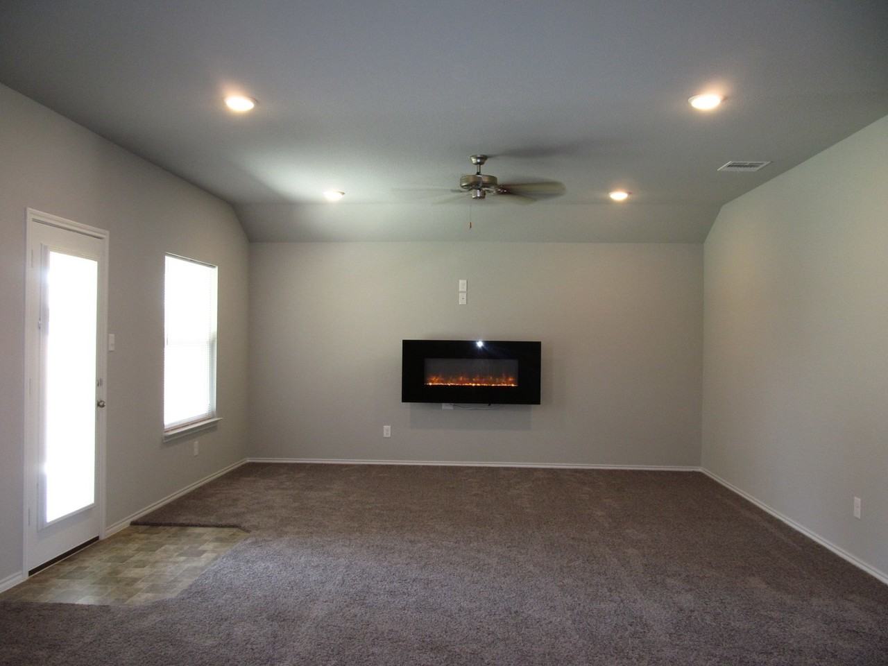 2524 Elk Creek St - Photo 3 of 17