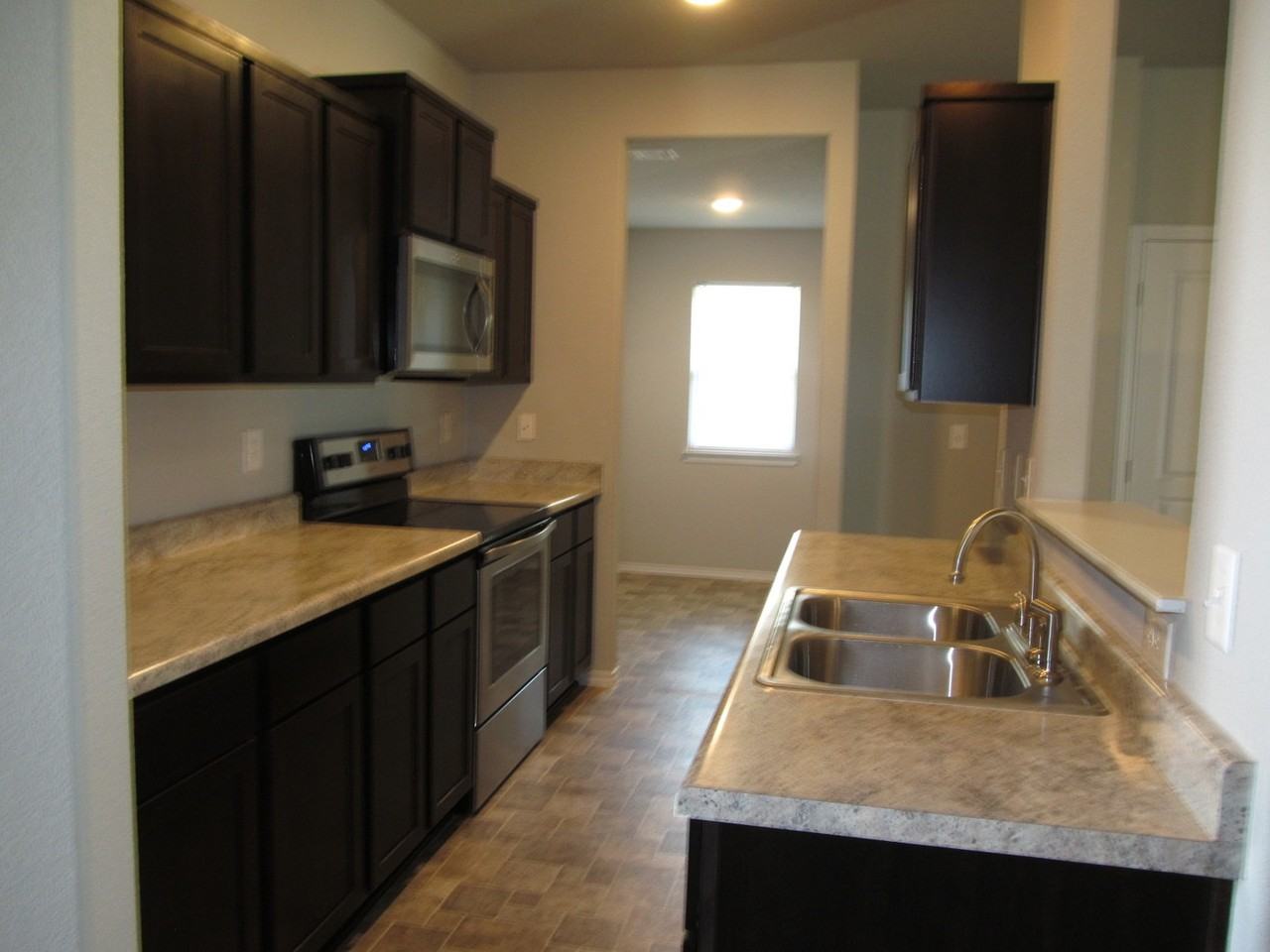 2524 Elk Creek St - Photo 4 of 17