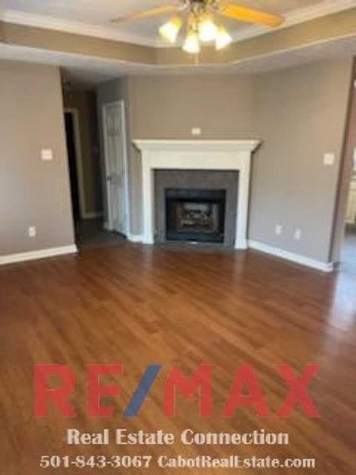 1072 Highland Blvd - Photo 2 of 10