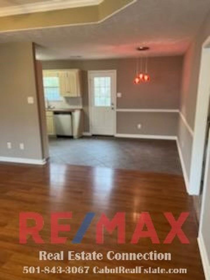 1072 Highland Blvd - Photo 3 of 10