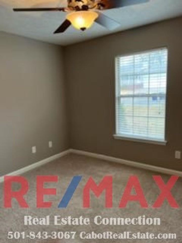 1072 Highland Blvd - Photo 6 of 10