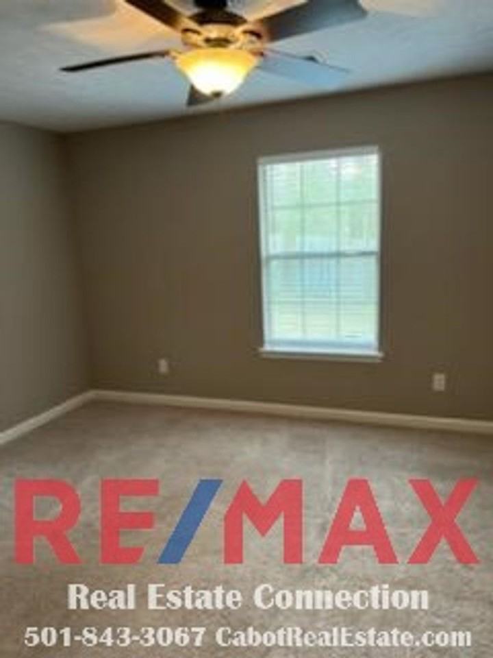 1072 Highland Blvd - Photo 7 of 10