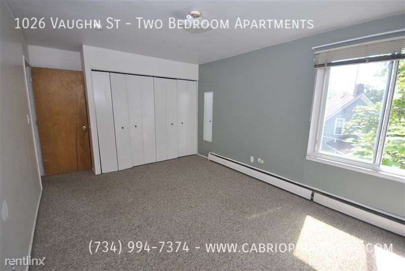 1026 Vaughn St - Photo 5 of 12