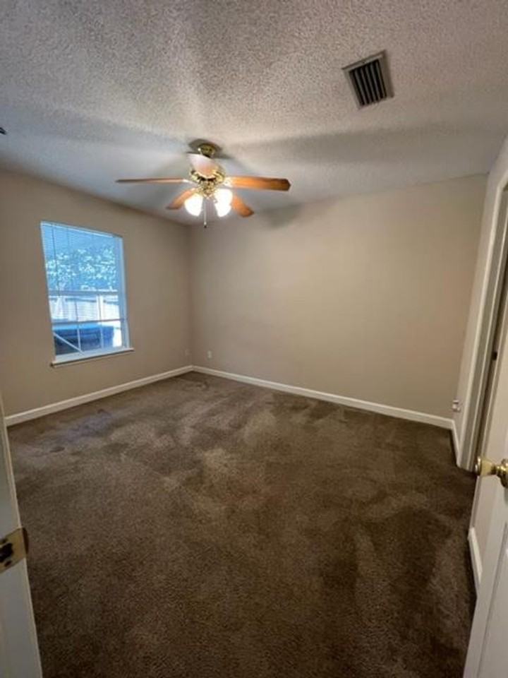 710 Pineview Dr - Photo 4 of 11