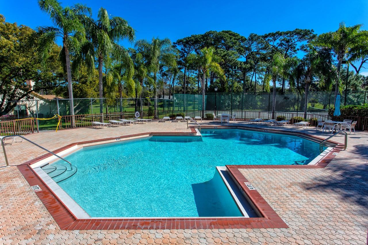 2411 Bentley Drive - Photo 4 of 40