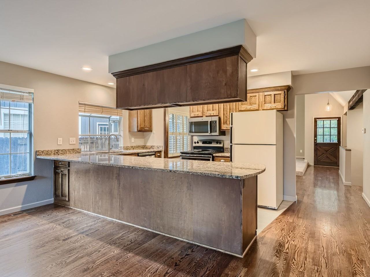 7862 S Hill Dr - Photo 4 of 11