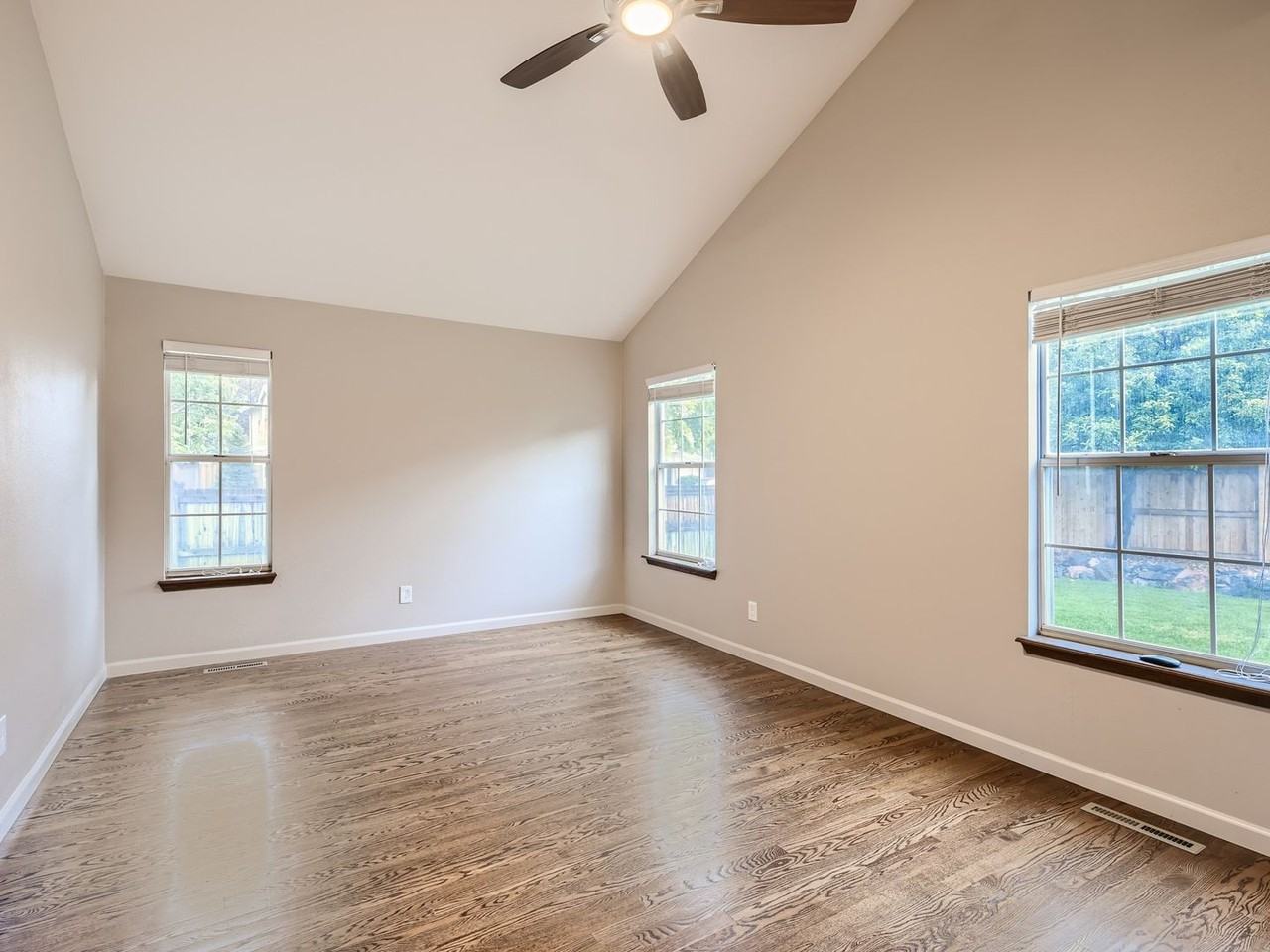 7862 S Hill Dr - Photo 7 of 11