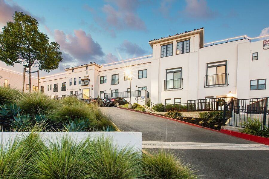 4690 Tompkins Avenue - Photo 3 of 15