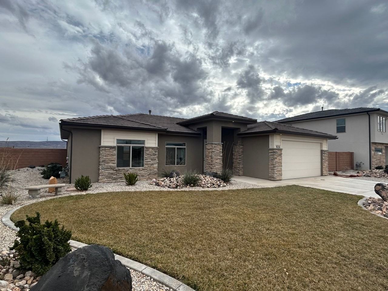 1656 E Honeycomb Dr - Photo 3 of 42