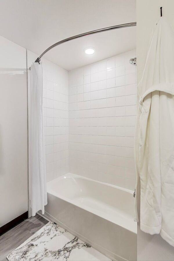 4045 Broadway - Photo 6 of 12