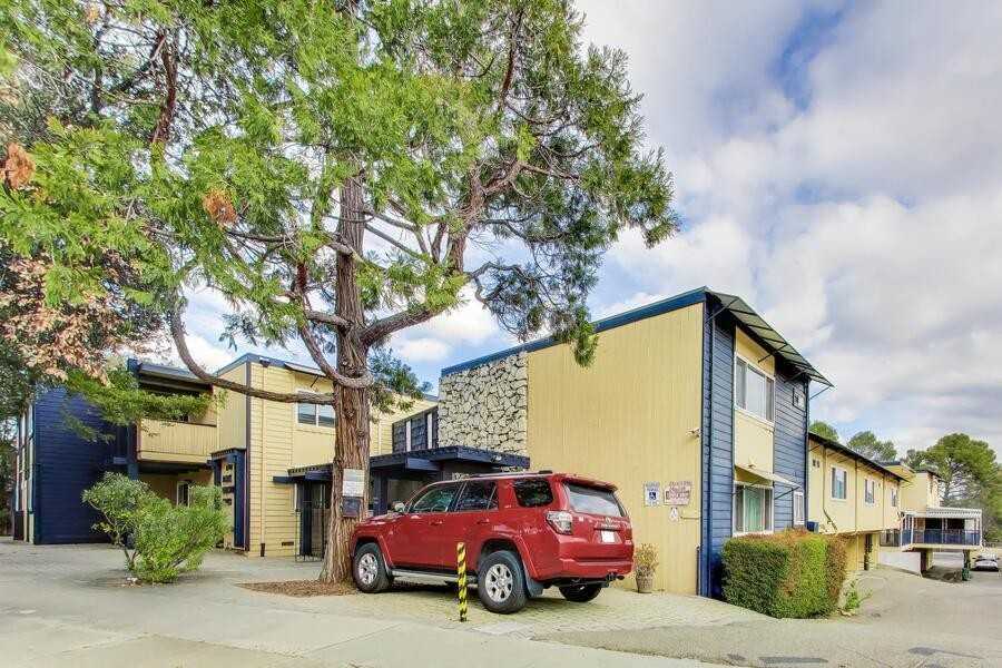 698 N Santa Cruz Avenue - Photo 3 of 50