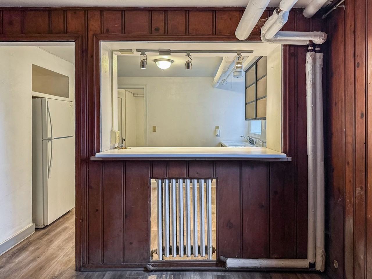 407 W Green St - Photo 3 of 16