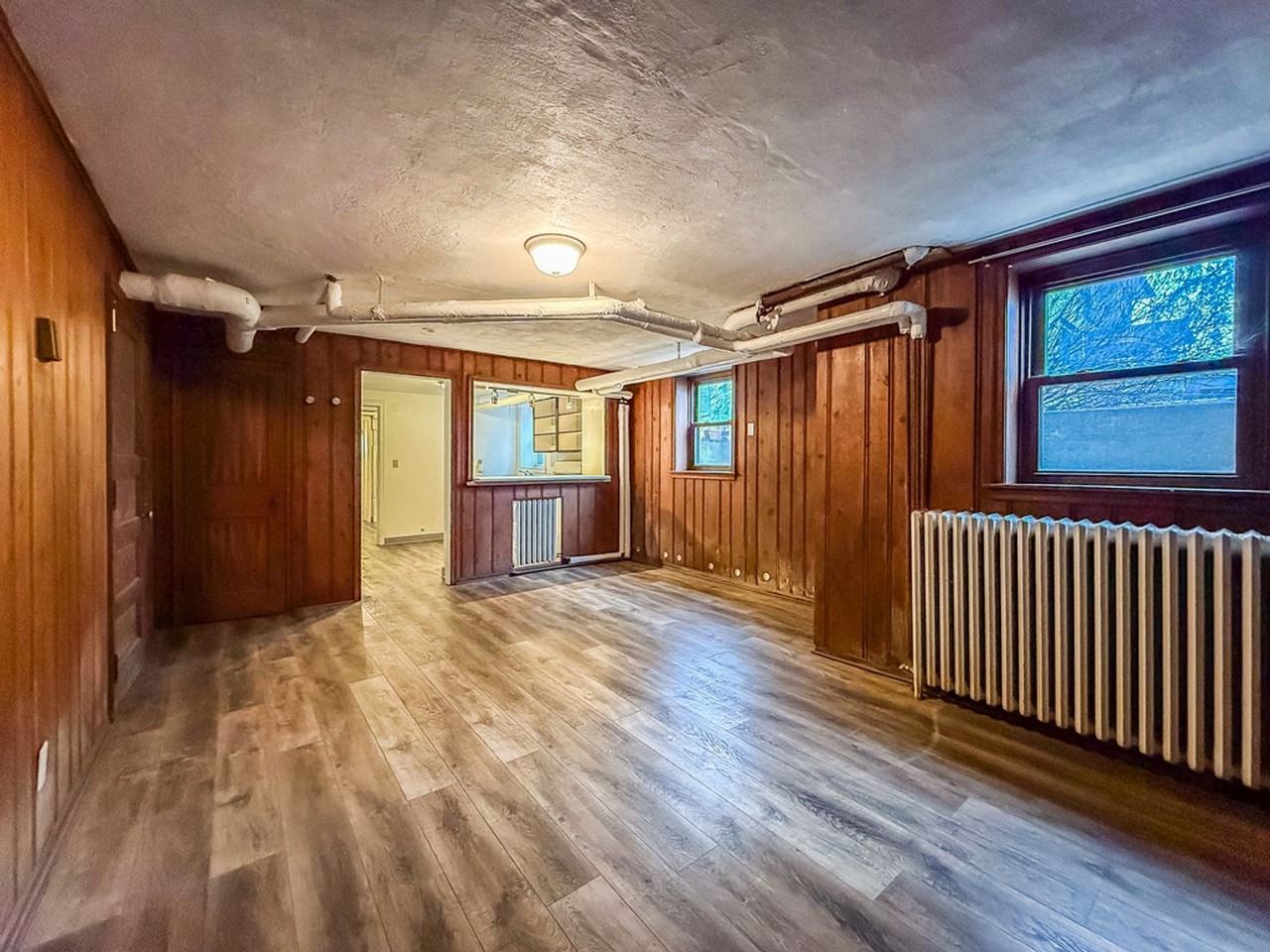 407 W Green St - Photo 4 of 16