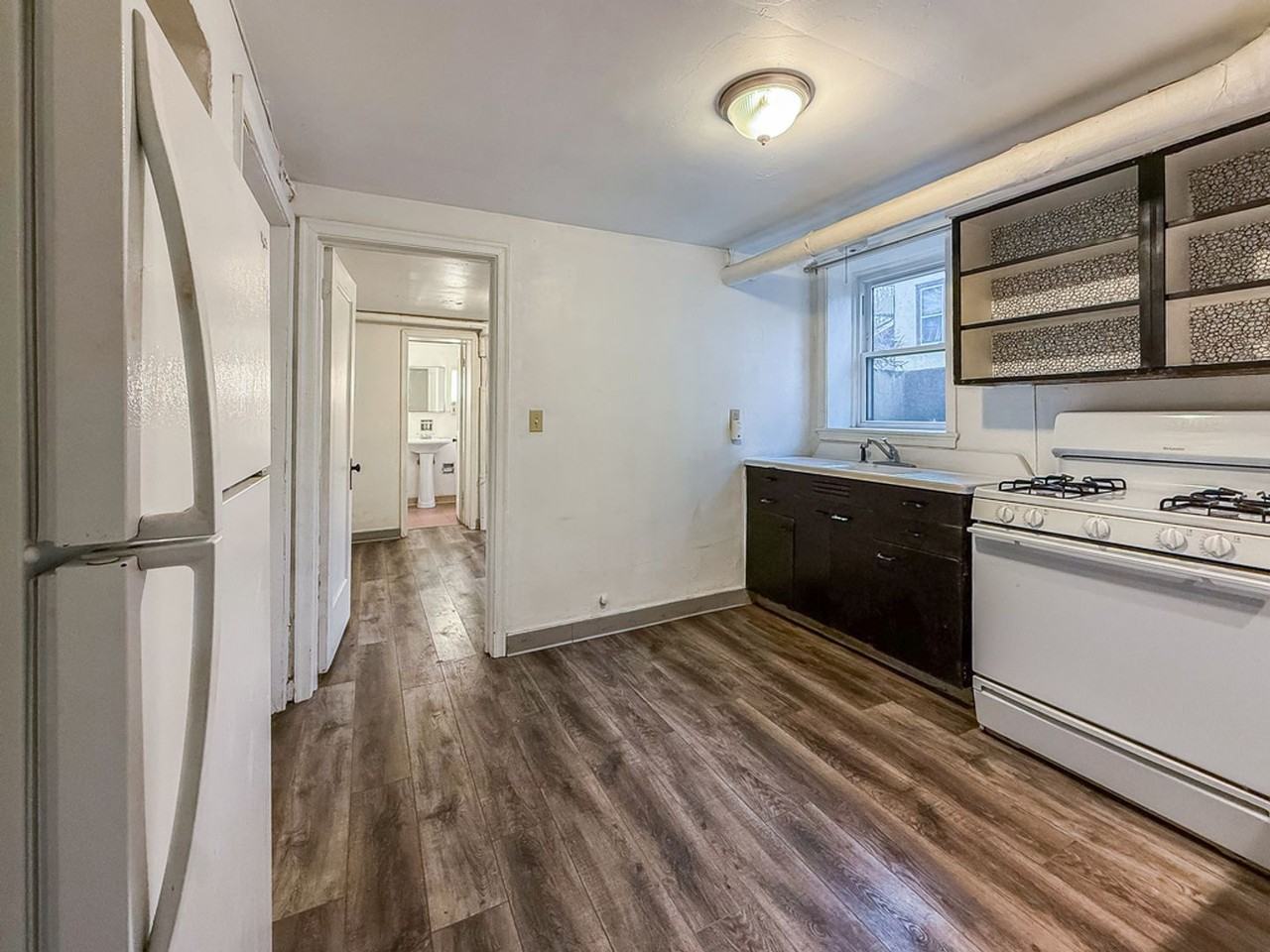 407 W Green St - Photo 6 of 16