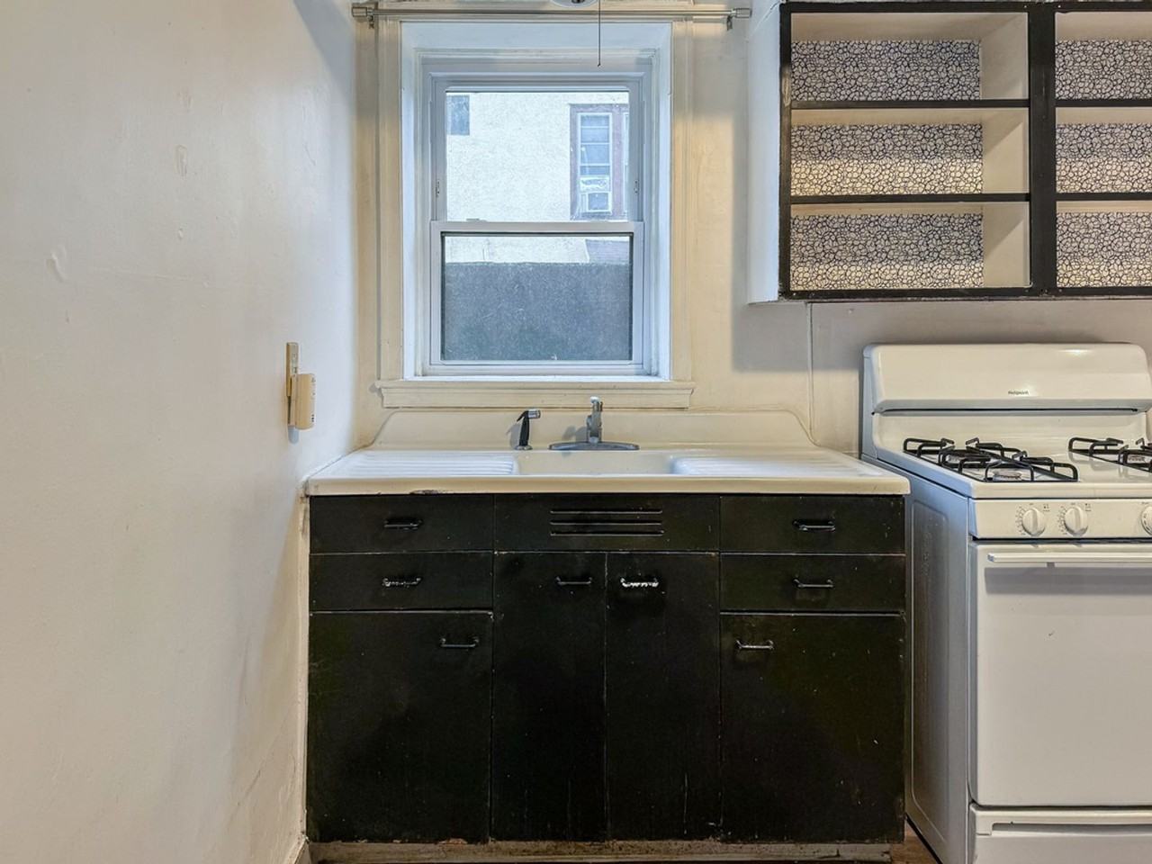 407 W Green St - Photo 7 of 16