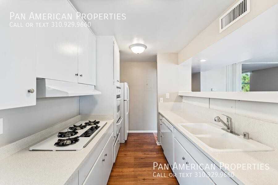 Del Mar Townhomes - Photo 3 of 18