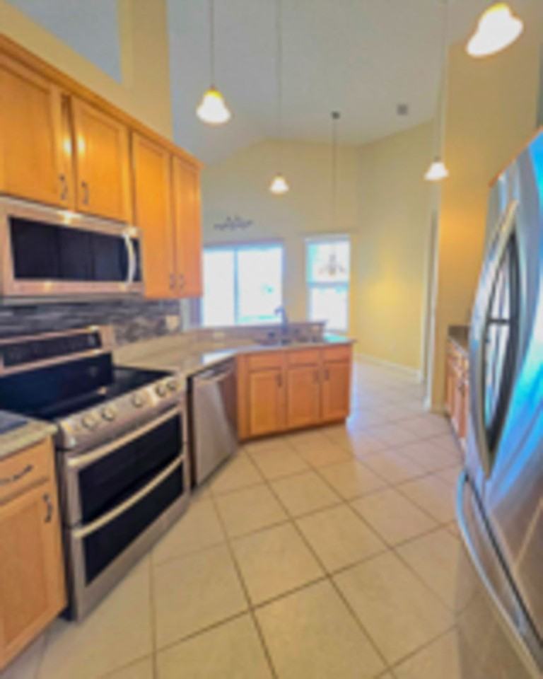 691 Lakeworth Cir - Photo 4 of 35