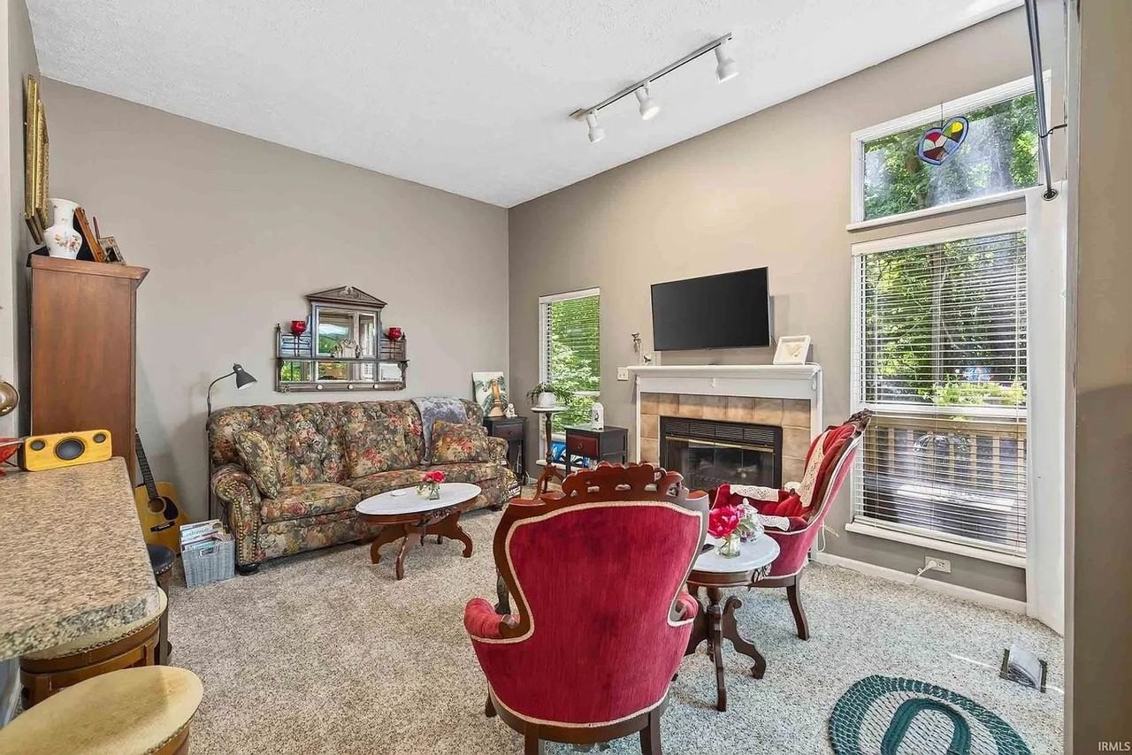 1894 E Bay Pointe Dr - Photo 3 of 12