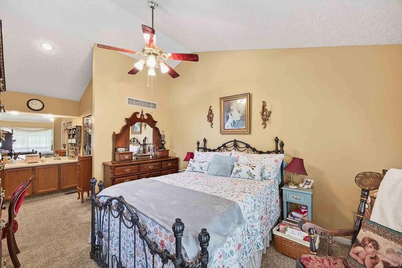 1894 E Bay Pointe Dr - Photo 5 of 12